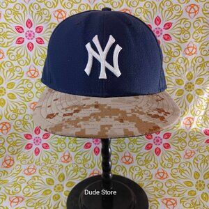 New York Yankees Navy & Camo Fitted Baseball Cap Size 7 1/4 (57.7cm) Super Clean